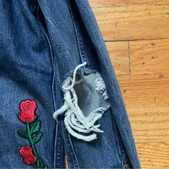 Levi's Rose Floral Denim Jacket Size Small - Picture 9 of 10